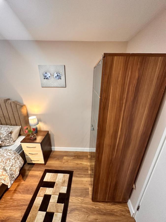 Canary Wharf Single Double And En-Suite Rooms Лондон Екстериор снимка