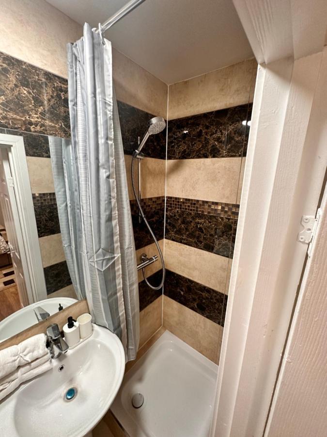 Canary Wharf Single Double And En-Suite Rooms Лондон Екстериор снимка