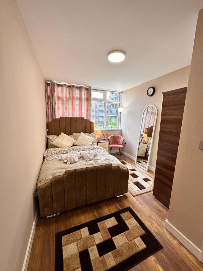 Canary Wharf Single Double And En-Suite Rooms Лондон Екстериор снимка