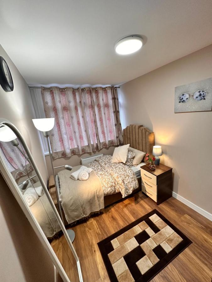 Canary Wharf Single Double And En-Suite Rooms Лондон Екстериор снимка