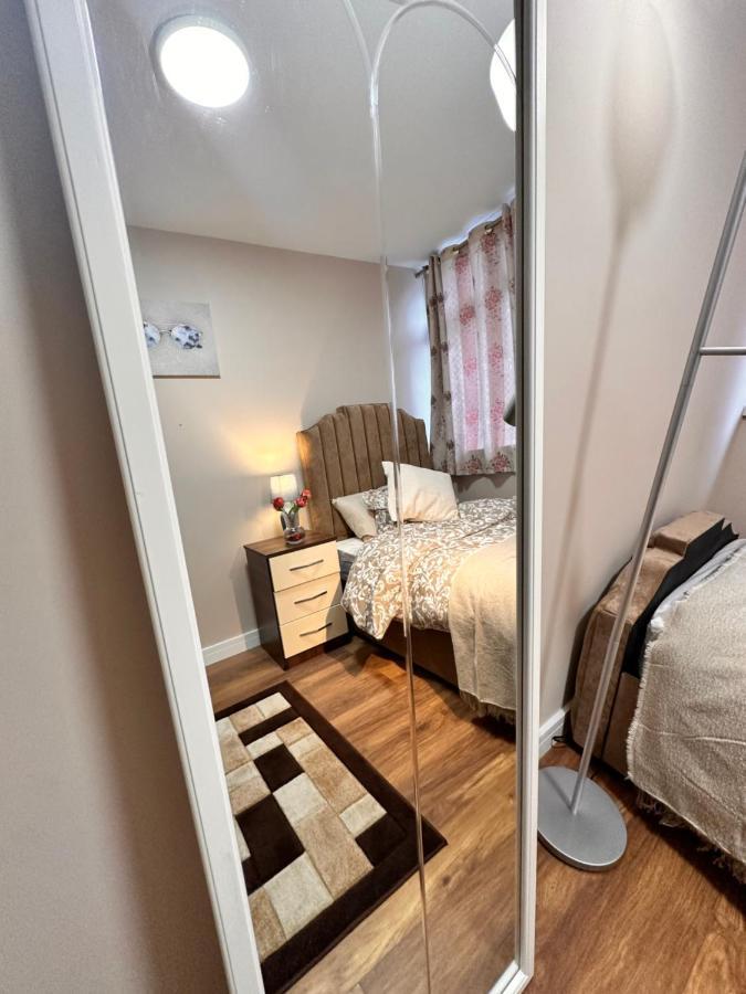 Canary Wharf Single Double And En-Suite Rooms Лондон Екстериор снимка