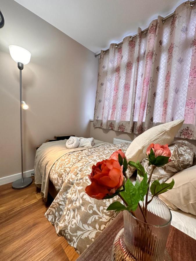 Canary Wharf Single Double And En-Suite Rooms Лондон Екстериор снимка