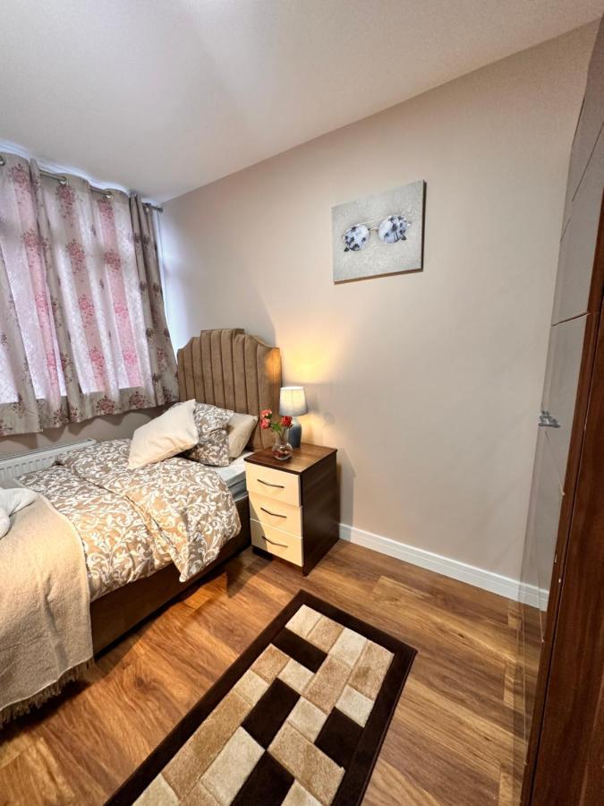 Canary Wharf Single Double And En-Suite Rooms Лондон Екстериор снимка