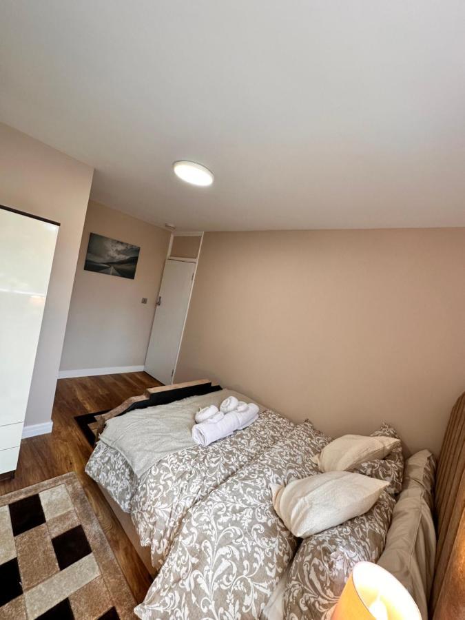 Canary Wharf Single Double And En-Suite Rooms Лондон Екстериор снимка