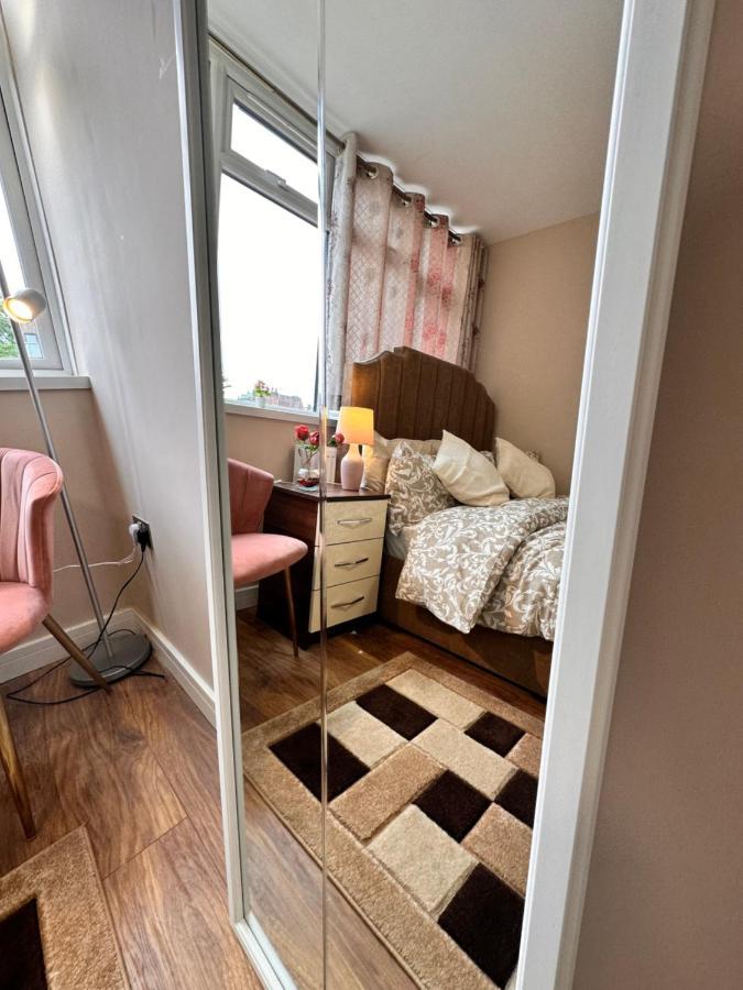 Canary Wharf Single Double And En-Suite Rooms Лондон Екстериор снимка