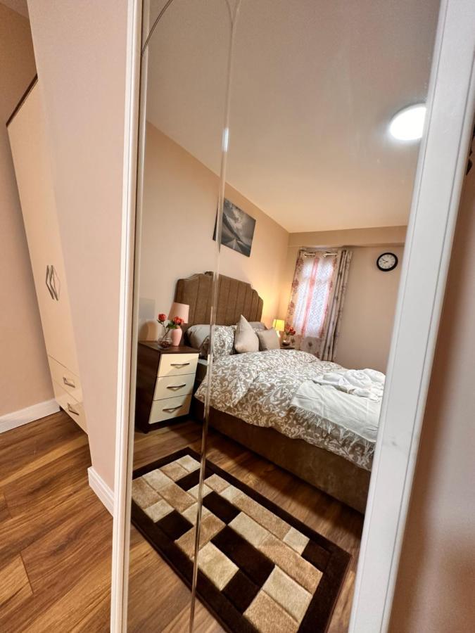 Canary Wharf Single Double And En-Suite Rooms Лондон Екстериор снимка