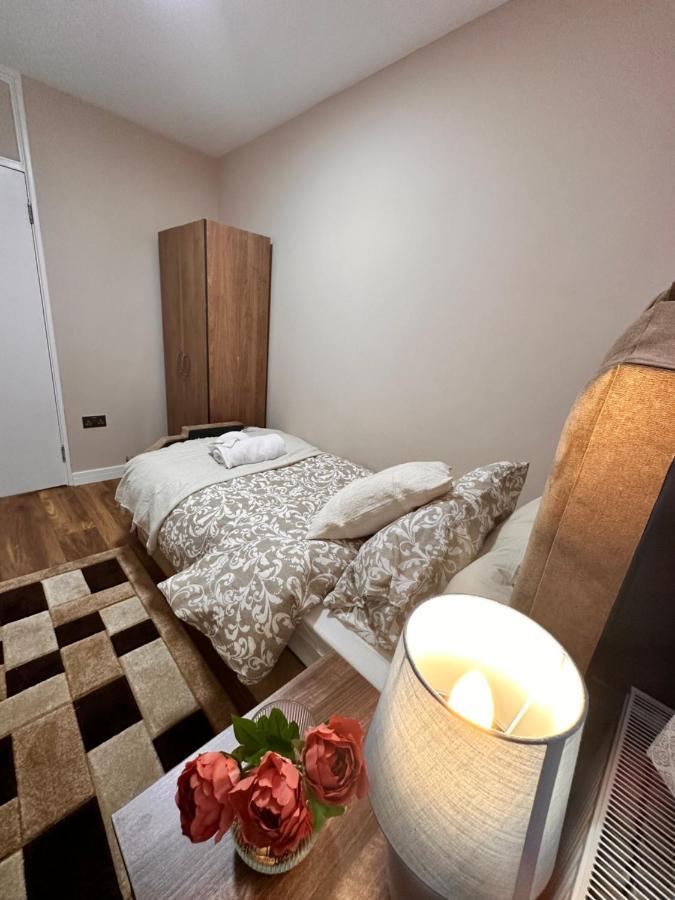 Canary Wharf Single Double And En-Suite Rooms Лондон Екстериор снимка