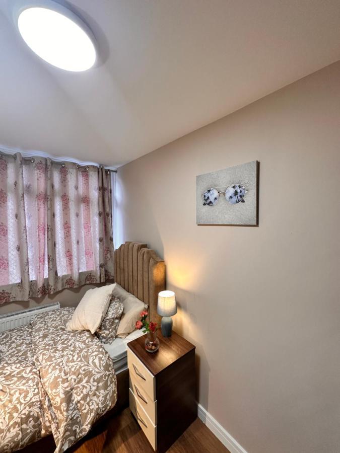 Canary Wharf Single Double And En-Suite Rooms Лондон Екстериор снимка
