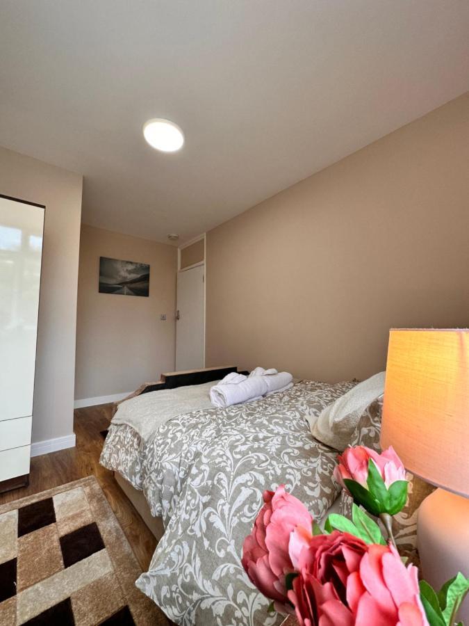 Canary Wharf Single Double And En-Suite Rooms Лондон Екстериор снимка