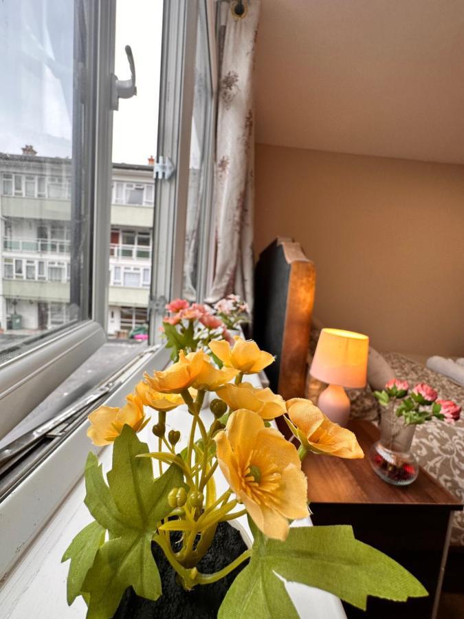 Canary Wharf Single Double And En-Suite Rooms Лондон Екстериор снимка
